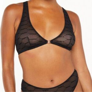 Savage Fenty Large Black front clasp closure Bra